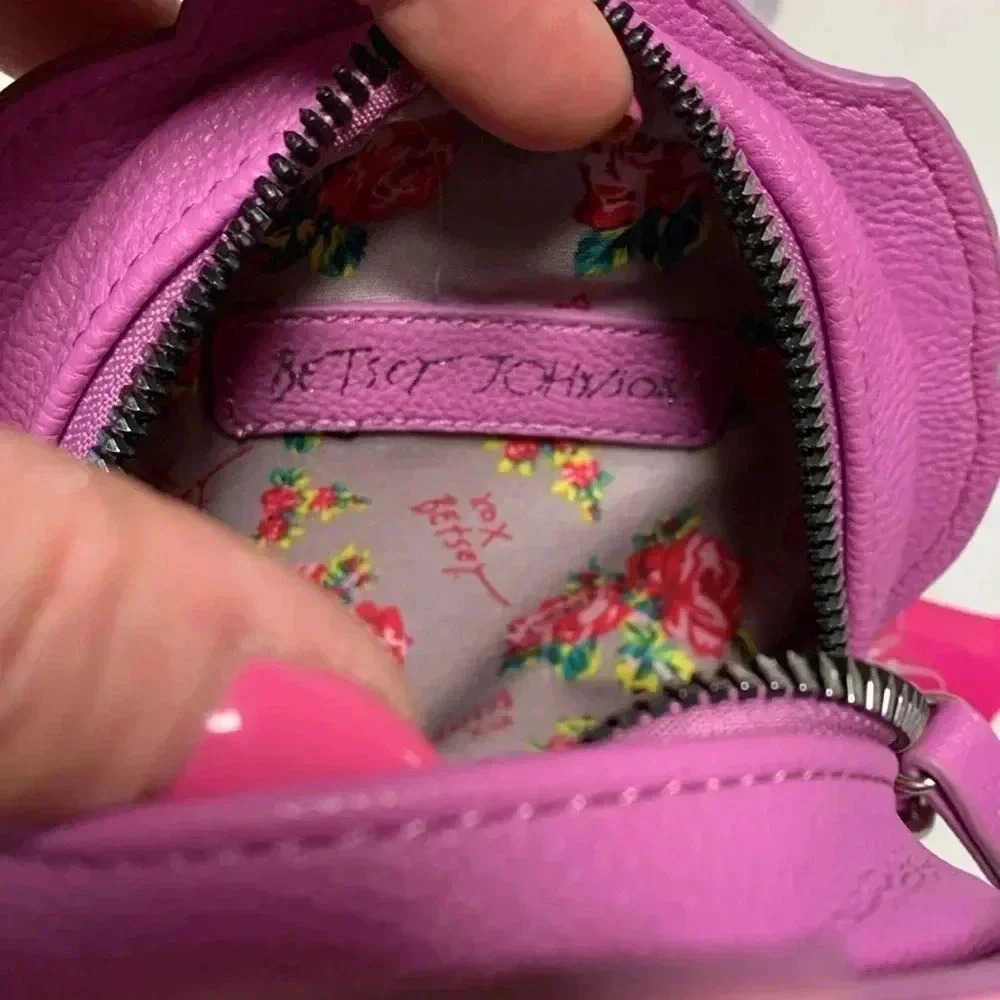 BETSEY JOHNSON Women’s Crossbody Purse,NWT. So Cute❣️ - Picture 3 of 4